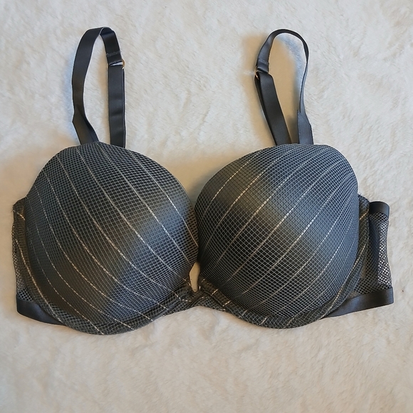 Victoria's Secret Elegant Black Striped Bra - Picture 1 of 8